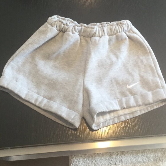 nike shorts - Picture 1 of 3